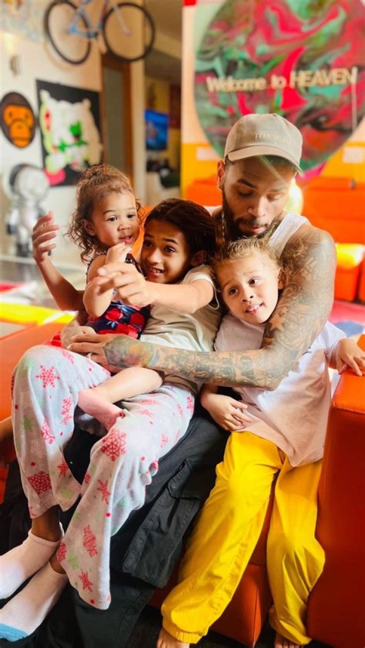Bryan Brown Children: Does Bryan Brown have children?