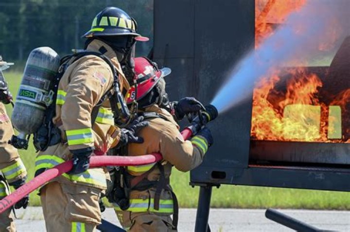 Meet This Beautiful Firefighter Who Shares Safety Advice On Social Media (+Photos)