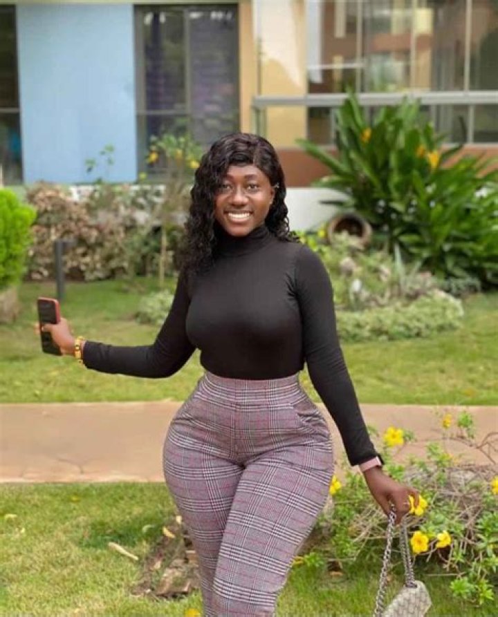 Video of Hajia Bintu Booty-Clapping Gets Netizens Aroused On Social Media