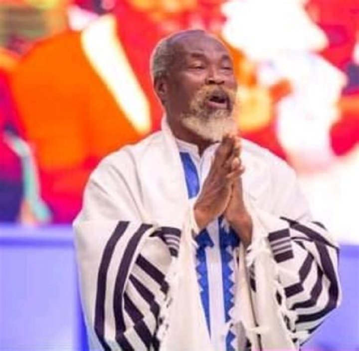 ‘You Stole My Yesu Mogya And Made It Sobolo With Your Dirty Beard Like Dog; You’re A Witch Pastor’ – Rev Obofour Exposes Prophet Adom Kyei Duah
